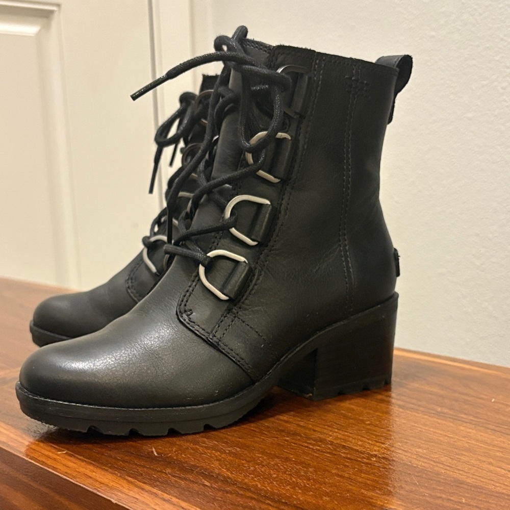 Sorel Black Lace-Up Leather Boots